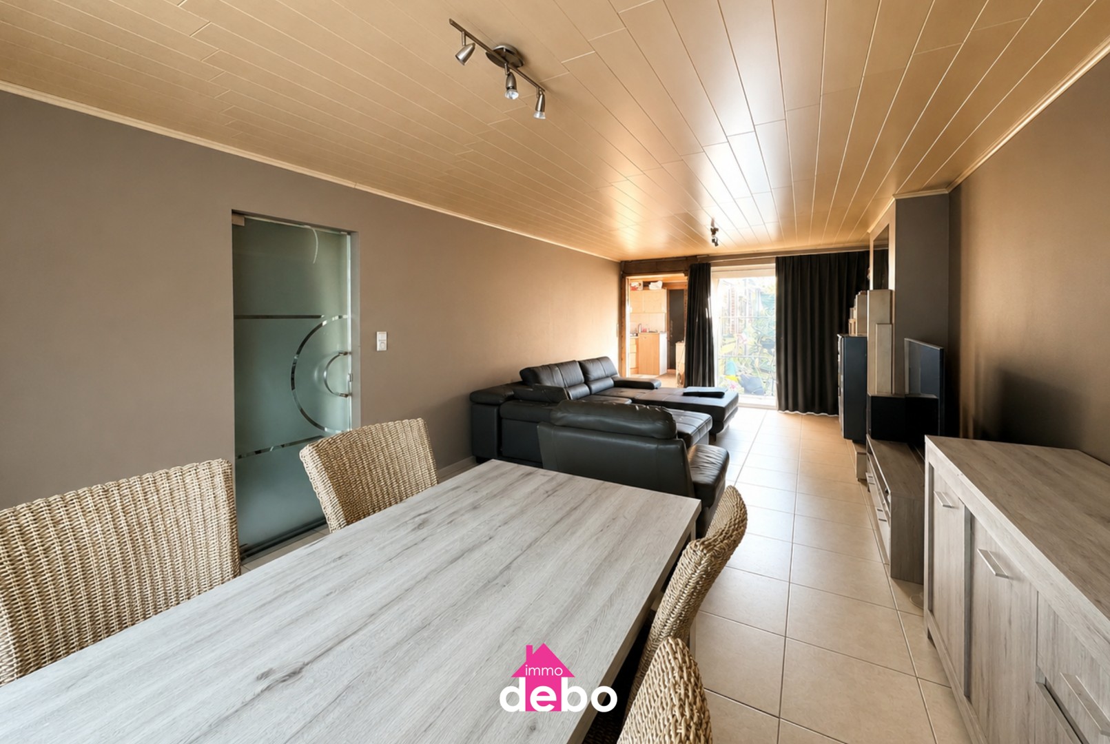 Woning met oprit, grote tuin en tal van mogelijkheden, 3 slaapkamers, keuken, badkamer, zolder – € 189.000 - foto 1
