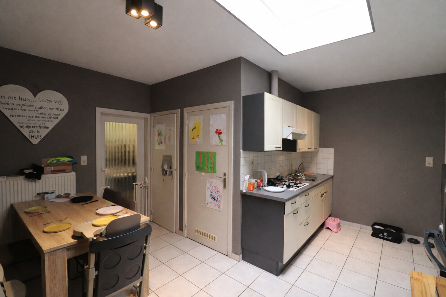 Een woning met 2 slaapkamers, garage en tuin. - foto 4