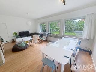 Op zoek naar ruimte, rust en natuur?<br /><br />Dit charmante landhuis, gelegen in een groene en rustige omgeving, beschikt over maar liefst vier ruime slaapkamers en twee badkamers, waardoor het ideaal is voor een gezin of voor wie behoefte heeft aan extra ruimte.<br /><br />De grote tuin rondom het huis is een echte oase, perfect om in te ontspannen, te tuinieren of van de natuur te genieten.<br />De woning is zorgvuldig onderhouden en biedt veel lichtinval, waardoor een warme en gezellige sfeer ontstaat.<br /><br />Kenmerken van de woning:
<ul>
	<li>Ruime woonkamer met veel natuurlijk licht</li>
	<li>Vier slaapkamers, voldoende ruimte voor het hele gezin</li>
	<li>Twee badkamers</li>
	<li>Grote tuin, perfect voor buitenactiviteiten en ontspanning. </li>
	<li>Rijke groene omgeving, ideaal voor wandelaars en natuurliefhebbers</li>
	<li>Ruime en nieuwe oprit en voldoende parkeergelegenheid</li>
</ul>
Dit landhuis combineert het comfort van modern wonen met de charme van de natuur. Bent u op zoek naar een rustige, ruime plek om te wonen?<br />Aarzel dan niet om contact op te nemen voor meer informatie of een bezichtiging!