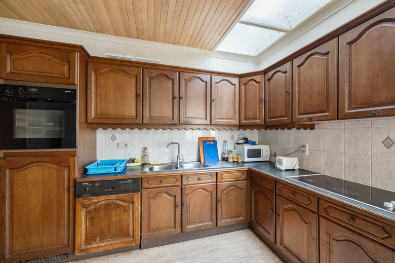 Hooglede-centrum. Stevig gebouwde half open bebouwing met 3 slaapkamers op een perceel van 250m2. Vaste huuropbrengst. - foto 5