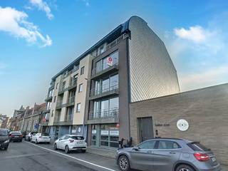 Appartement te huur op een toplocatie in het centrum van Ieper, op wandelafstand van de Grote Markt. Gelegen op de derde verdieping, geniet...