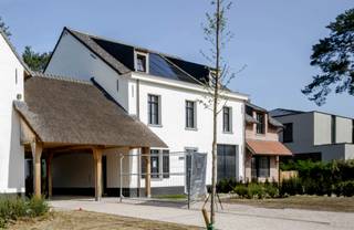 LiggingHet prestigieuze project “VIER” bestaat uit vier weelderige halfopen woningen, omgeven door een idyllisch, rustiek landschap. Elke woning...