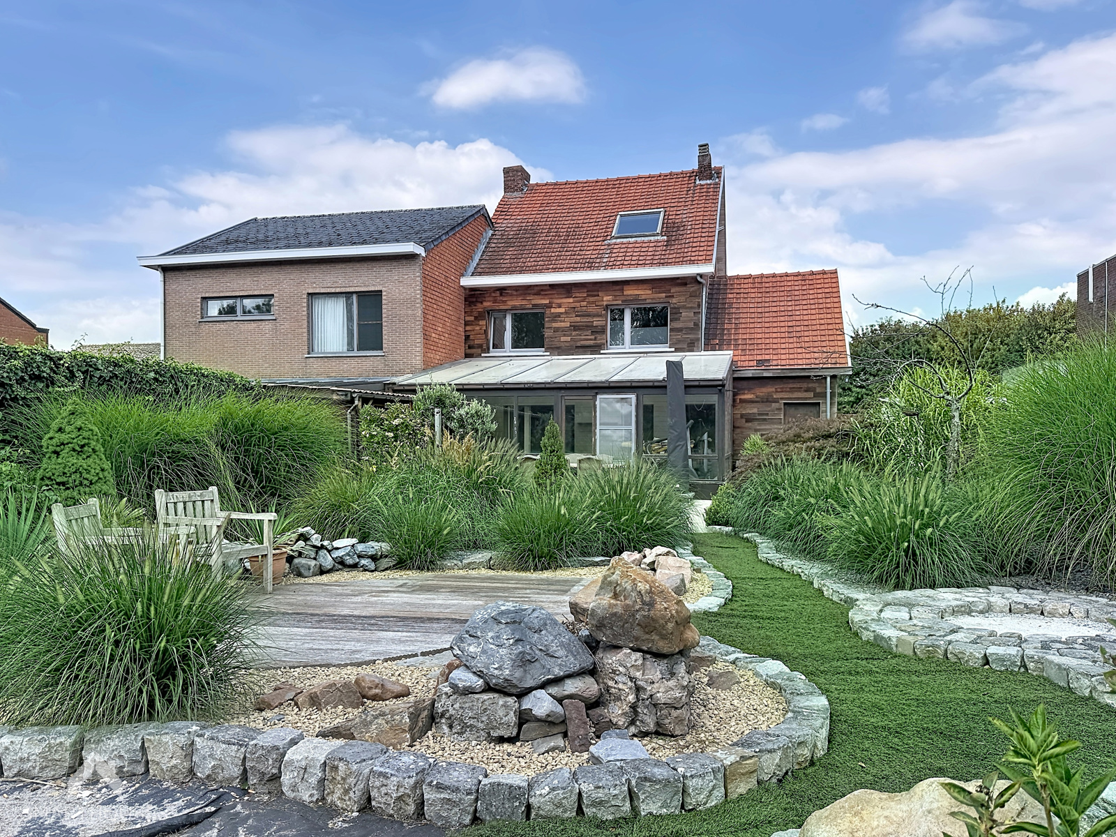HOB met 2/3 slpks, oprit, veranda en magnifieke tuin - foto 1