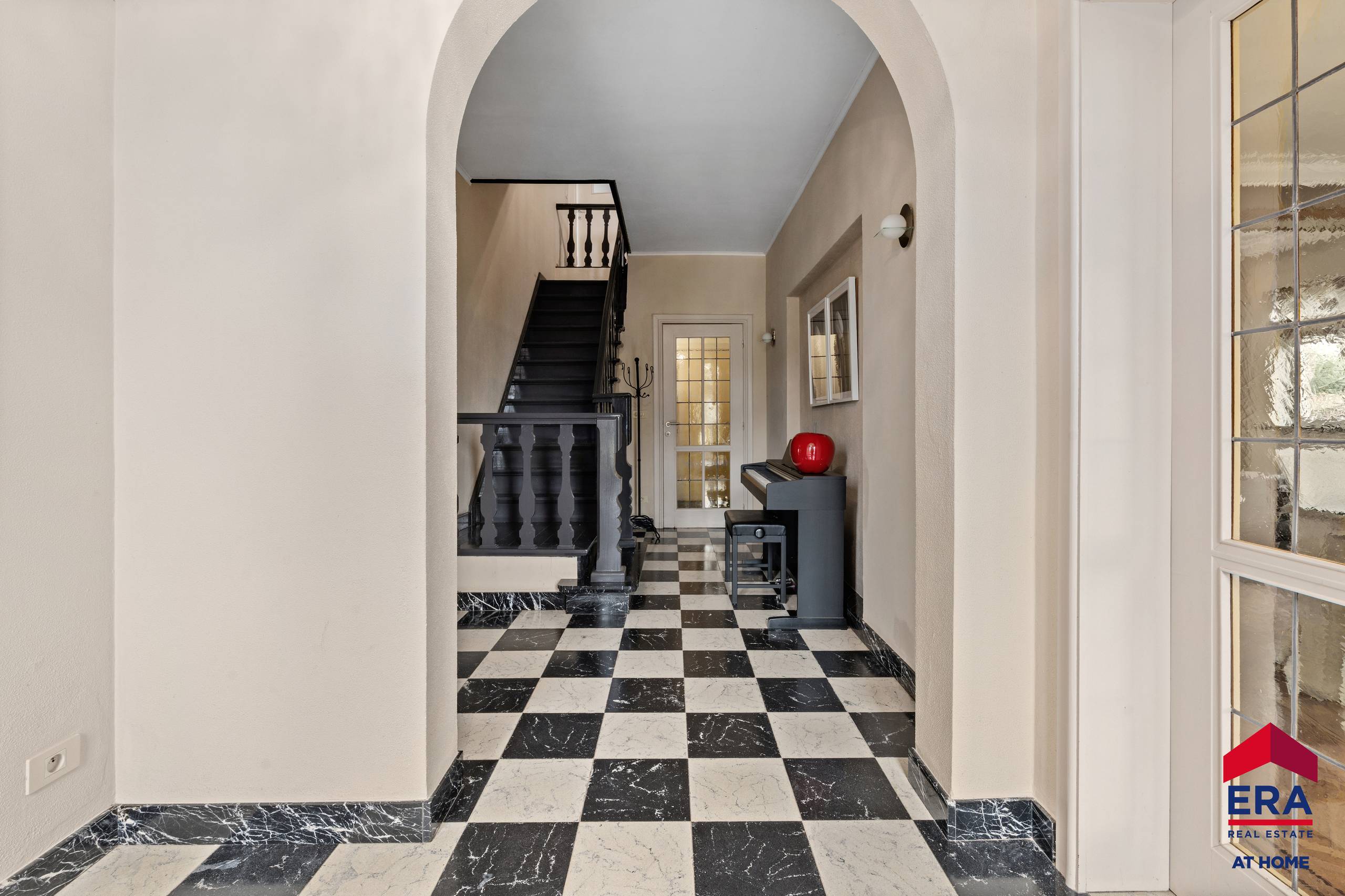 Karaktervolle villa met berging ingericht als loft te koop - foto 3