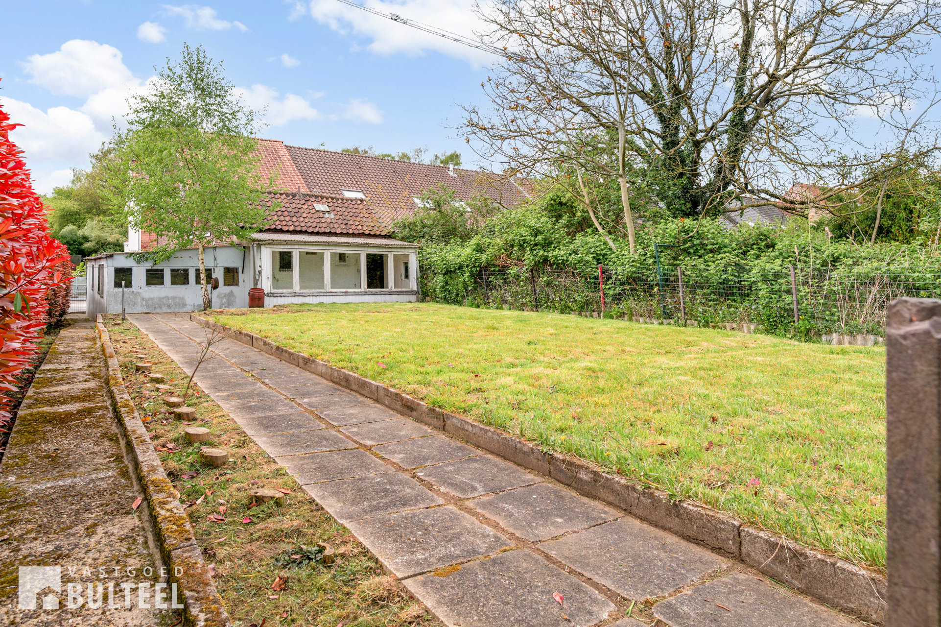 Te renoveren half open bebouwing met 2 slpkrs en tuin. - foto 4