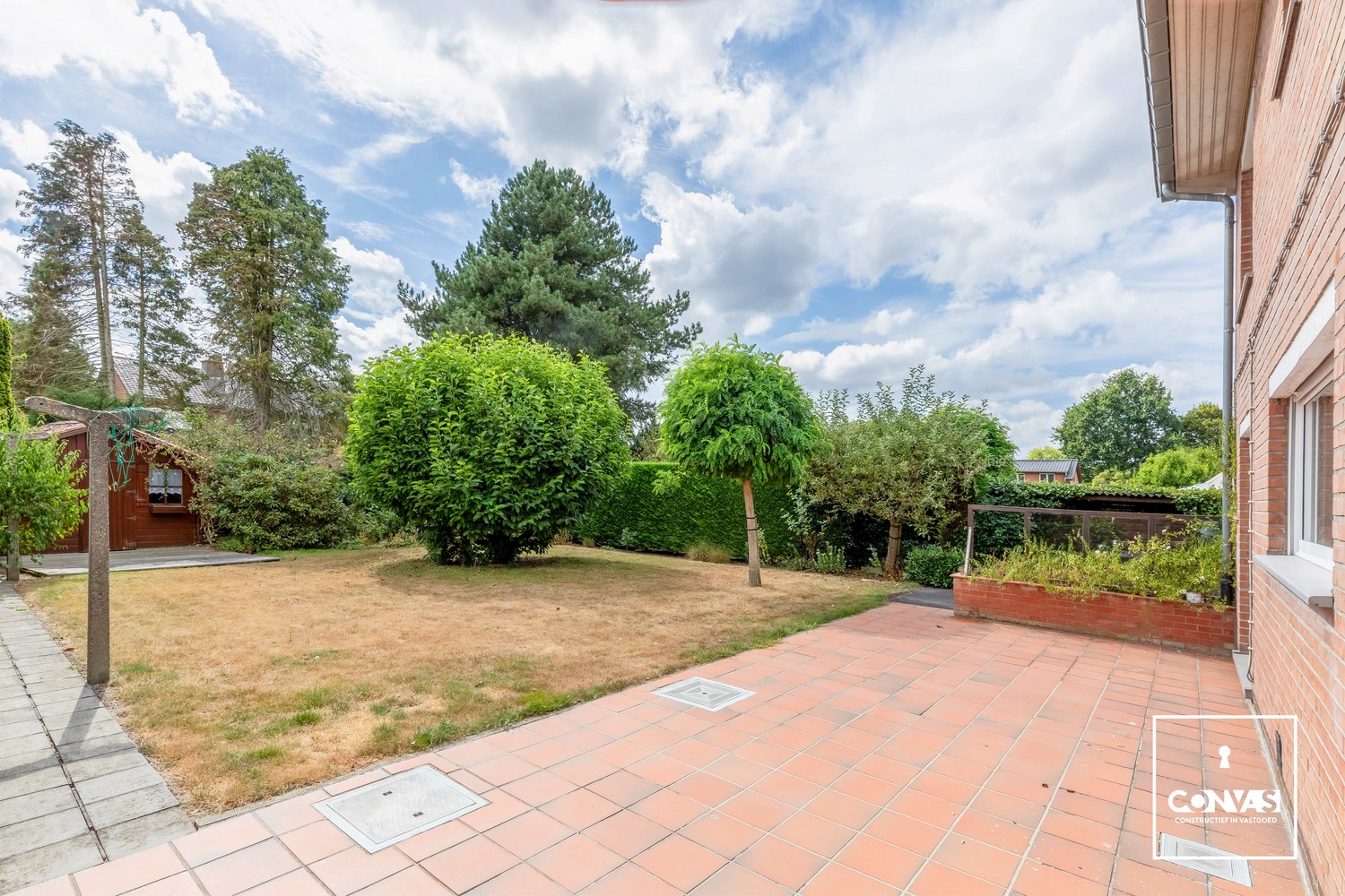 Te renoveren gezinswoning met veel potentieel en zonnige tuin - foto 5
