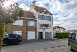 Prachtige woning met 3 à 4 slaapkamers, 2 badkamers, een zonnige tuin en een diepe garage, rustig gelegen in het mooie Lissewege. Deze...