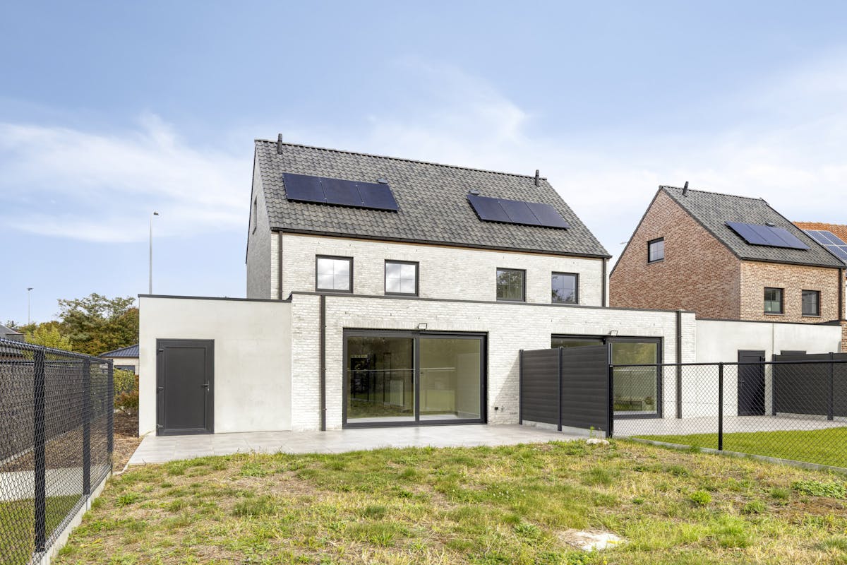 Instapklaar huis met 3 slaapkamers en carport in Izegem! - foto 1