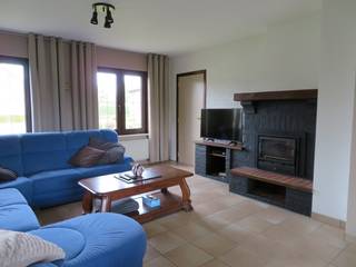 Deze verzorgde gezinswoning is gelegen in een rustige en groene omgeving op ca. 2 km van de dorpskern.De woning is gelegen op een perceel van 10a, de...