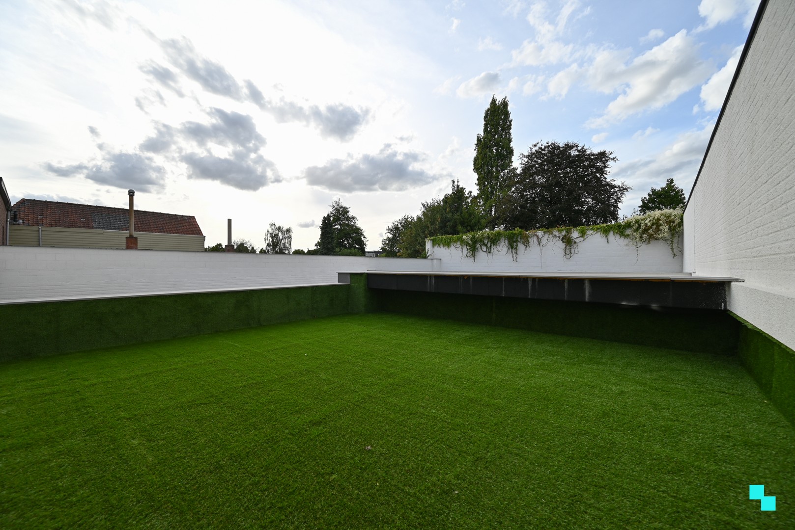 Compleet vernieuwde duplex met 4 slaapkamers en zonneterras in hartje Wevelgem - foto 3