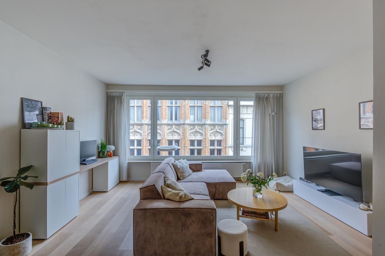 Gerenoveerd appartement te koop in bruisende buurt - photo 1