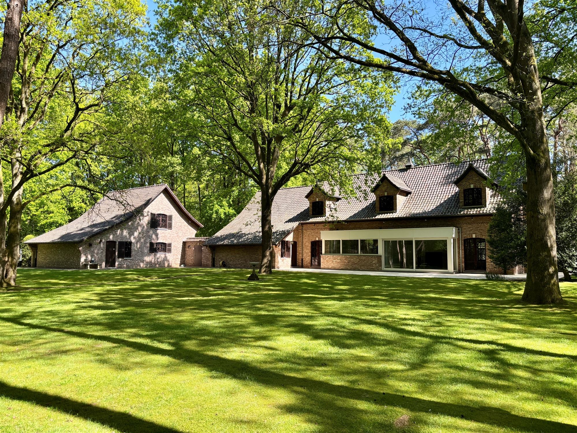Ruime villa met vele mogelijkheden op ruim 1Ha - foto 1