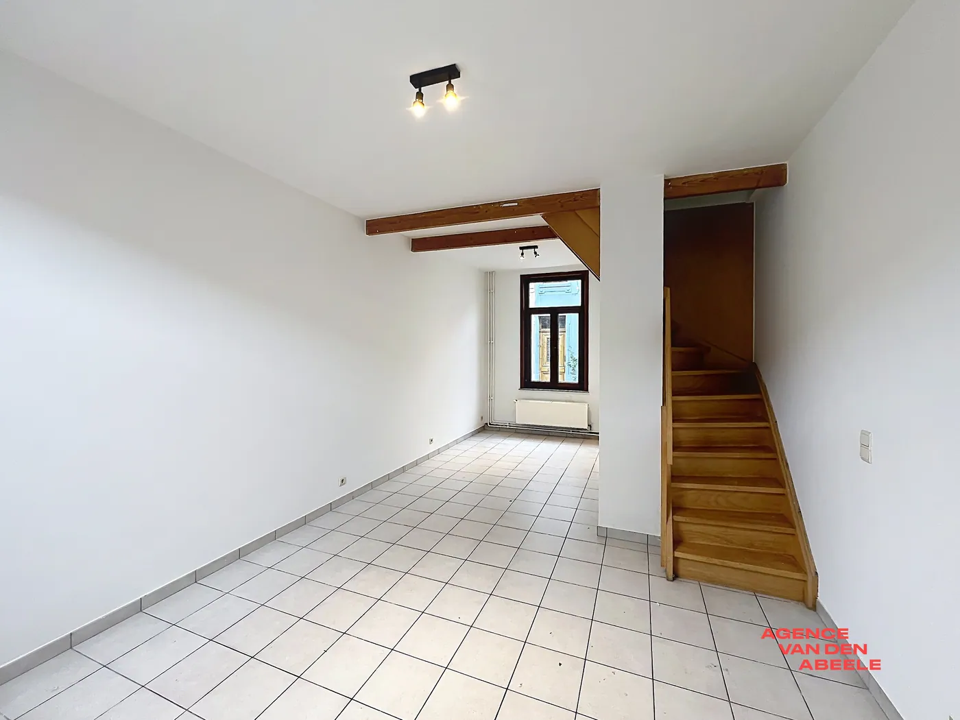 Charmante woning met 2 slaapkamers en moderne badkamer in hartje Brugge - foto 3
