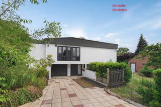 In een groene, residentiële buurt van Alsemberg ligt deze vrijstaande villa op een mooi perceel van 12a12ca. Je geniet hier van een...