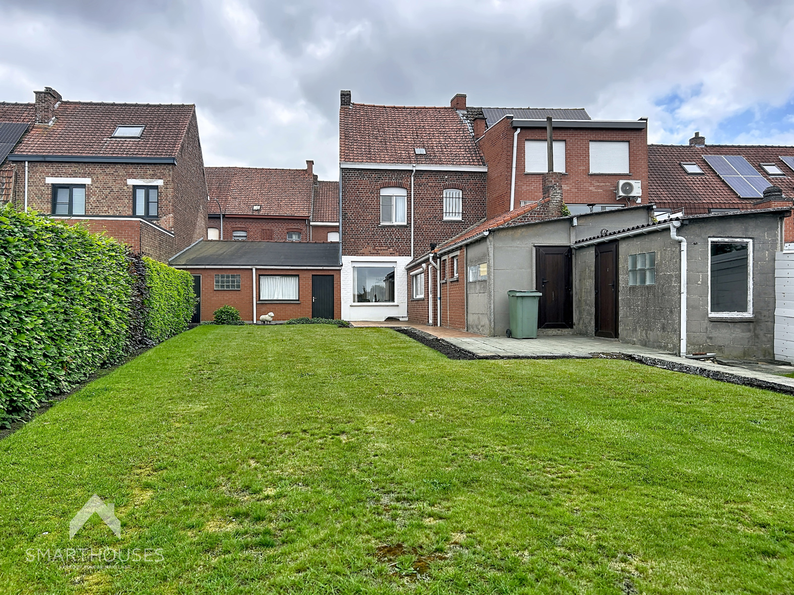 Woning op 939m² met dubbele garage en uitweg via de tuin - foto 2