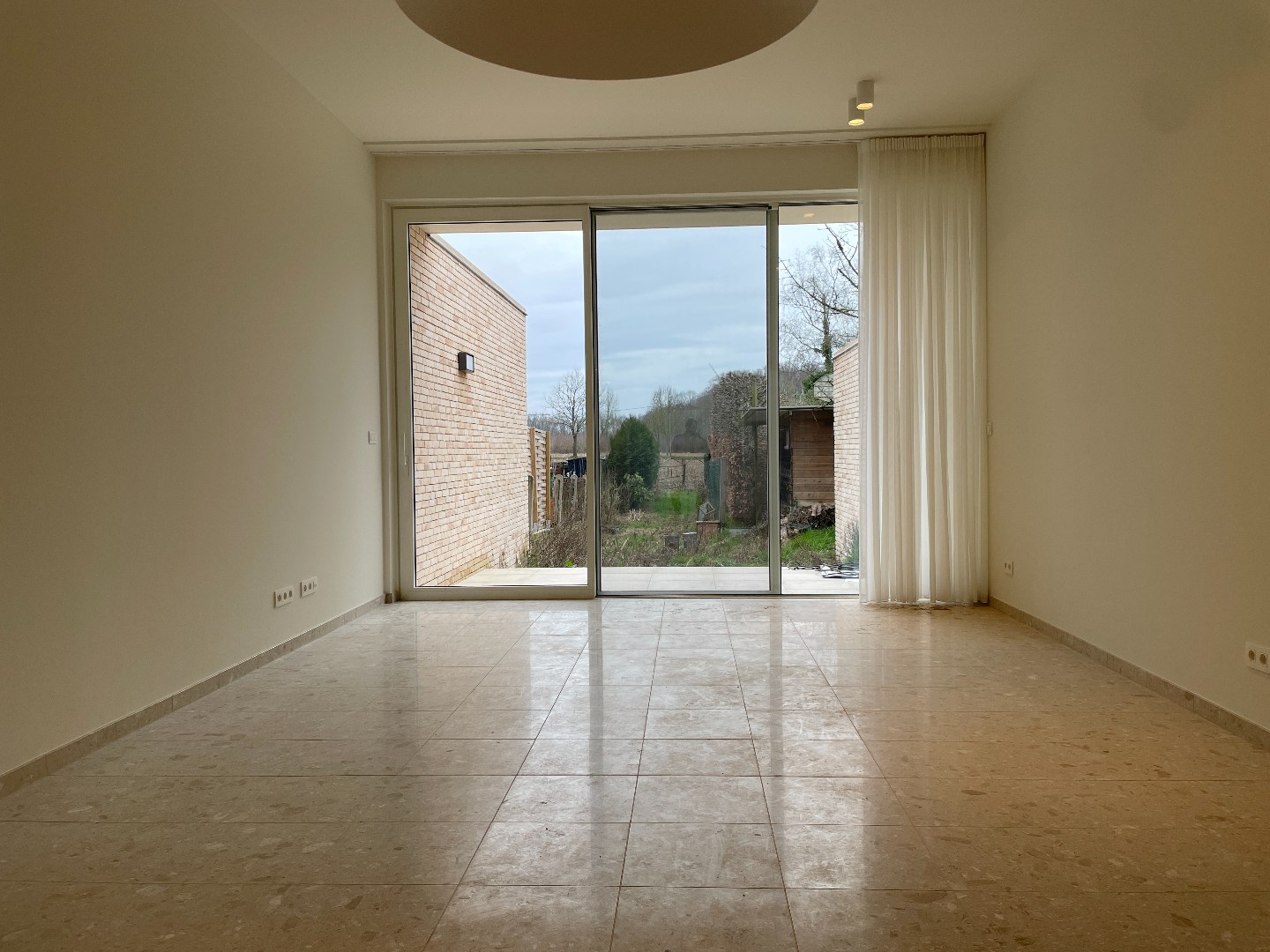 Ruime standaard rijwoning in Wetteren / Kwatrecht met tuin, 4 slaapkamers, energielabel A en 2 badkamers - foto 3