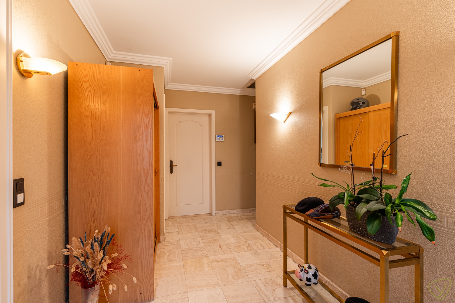 Kwalitatief afgewerkte woning met ruime woonoppervlaktes op een rustige ligging. - foto 2