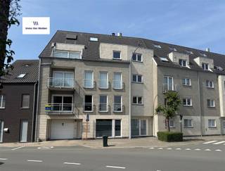Modern appartement met terras en parking nabij Gentpoort.Ontdek dit lichtrijke en instapklare appartement op een toplocatie vlakbij de Gentpoort...