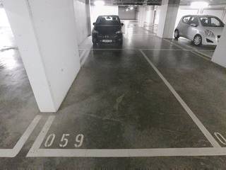 Parking space for rent in the underground car park of residence De Munt.General features: - Easily accessible by car from Hugo Verrieststraat in Roeselare. - Immediate access to the main shopping streets from the underground car park.Are you interested in this parking space for rent in Roeselare? Don't hesitate to contact us.