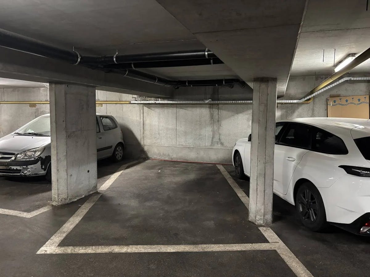 Parking space for sale in the heart of Kortrijk! - photo 4