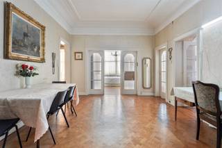ANTWERPEN - karaktervol appartement met 5 slaapkamers in Art-Déco gebouw.Ruim appartement van 230 m² is gelegen in het hart van Antwerpen, direct...