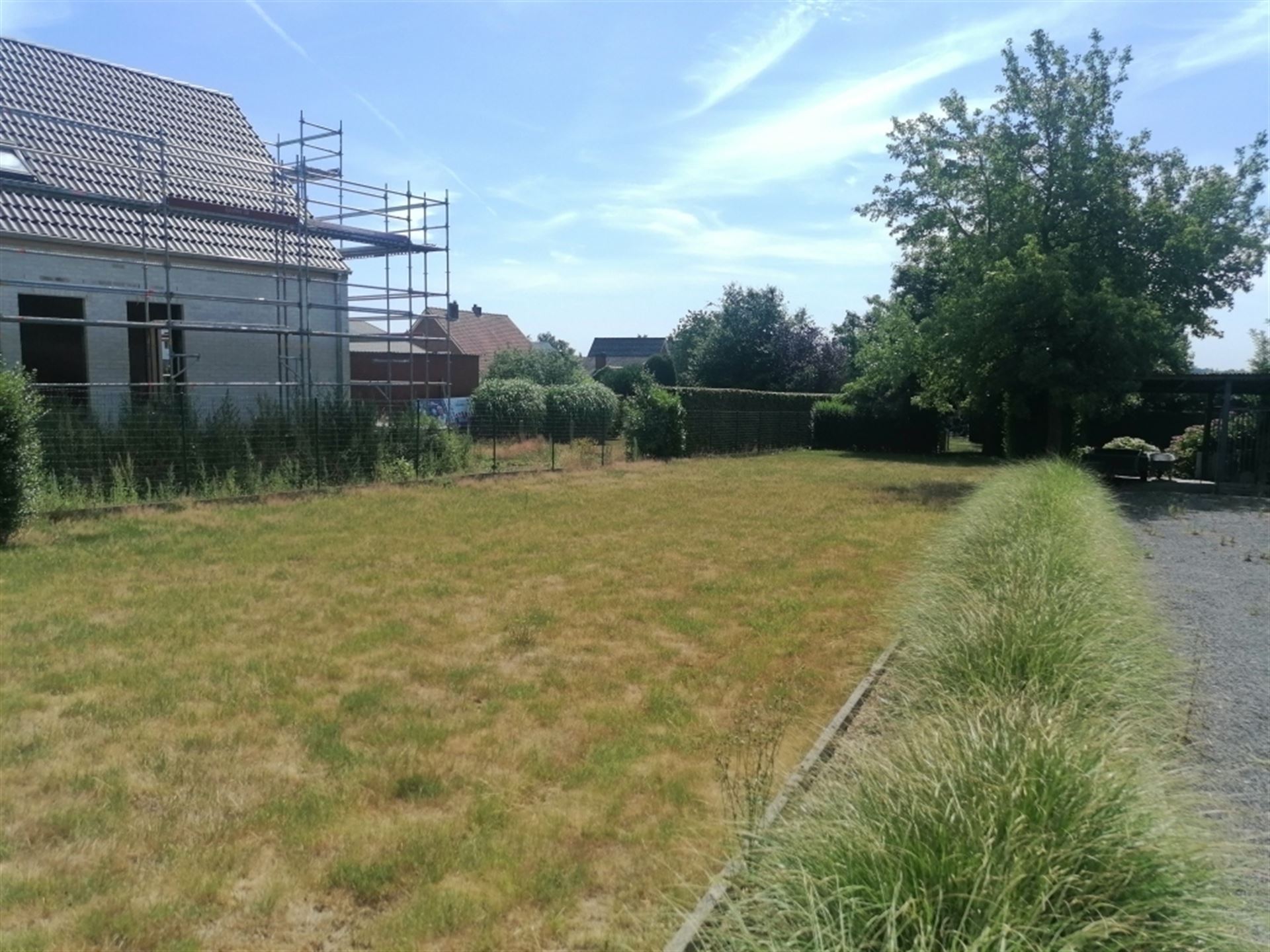 Ruim stuk bouwgrond voor open bebouwing - foto 4