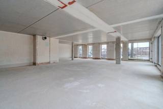 Deze casco handelsruimte van 181,49 m² bevindt zich in residentie VUE op een invalsweg en vlakbij Veurne-centrum.Mogelijkheid tot het aankopen van...