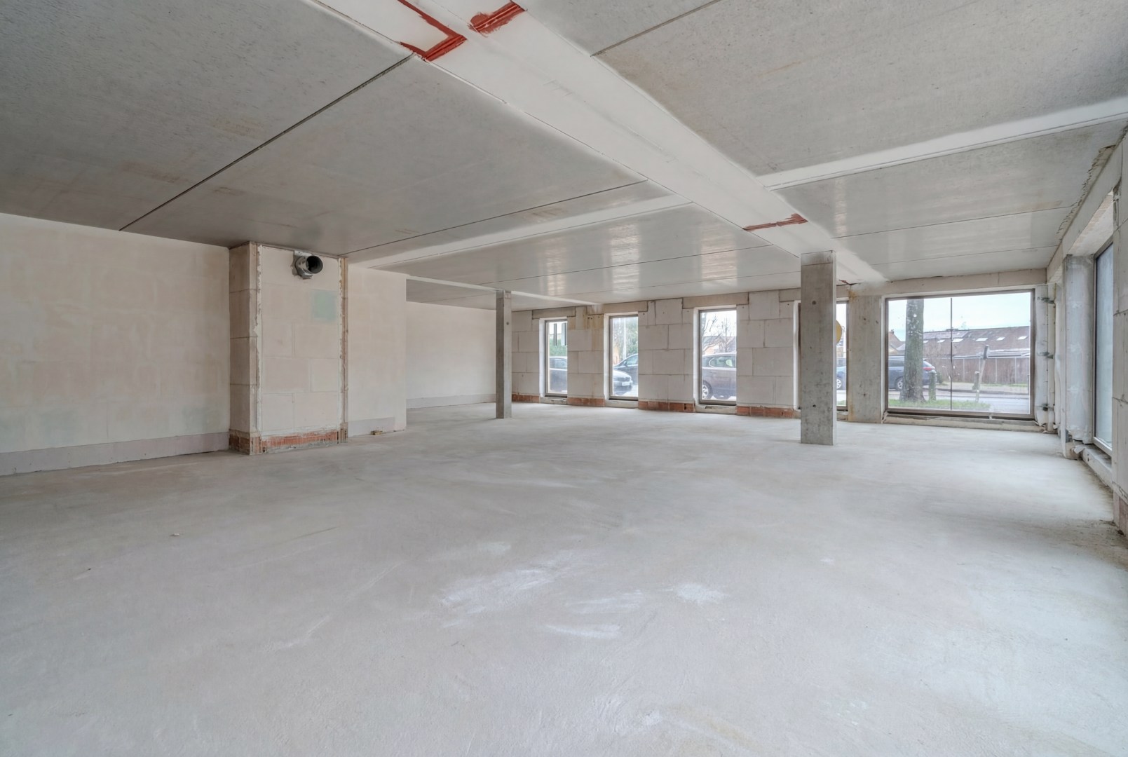 Casco handelsruimte te koop op een invalsweg van Veurne centrum - foto 3