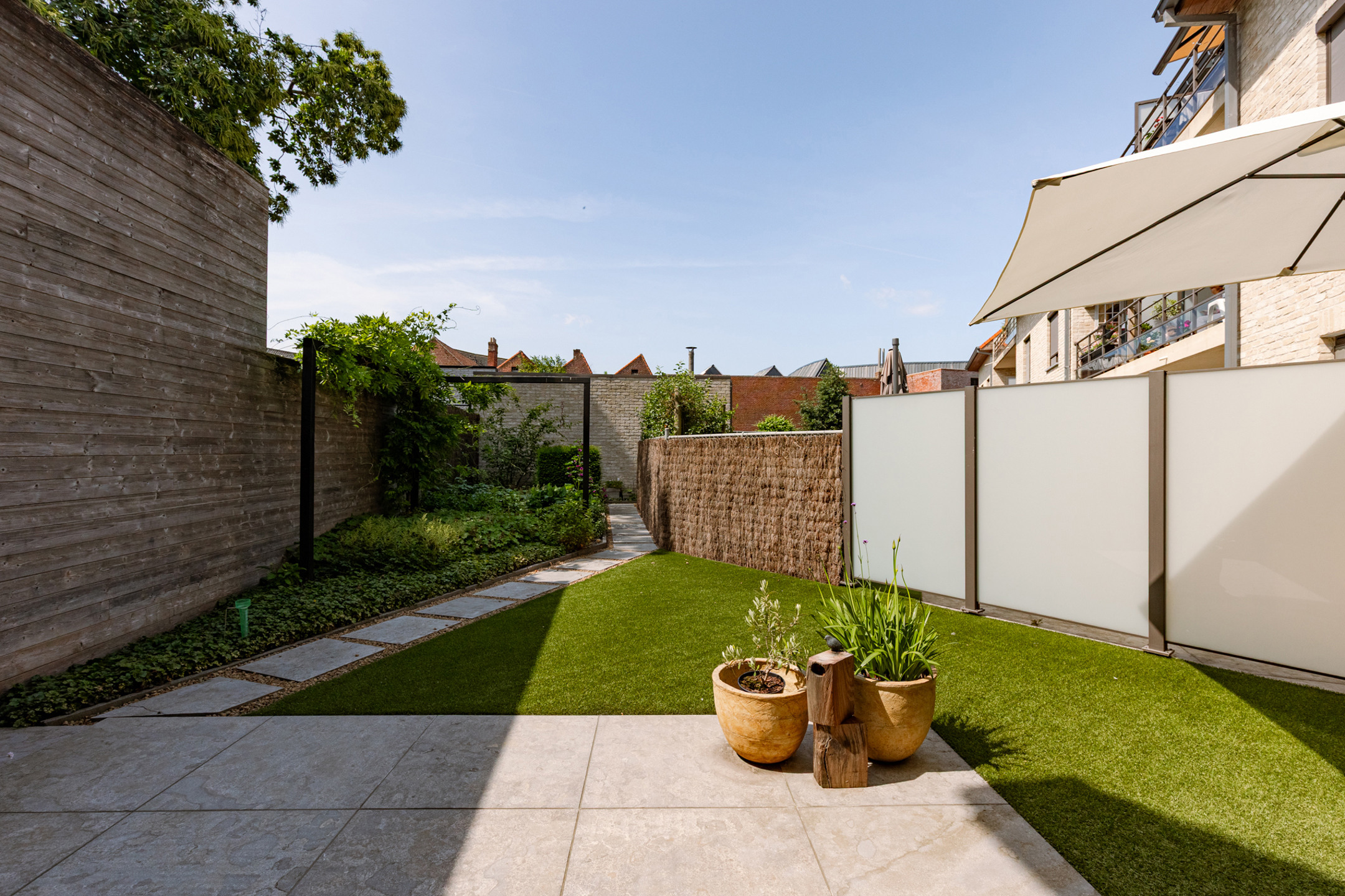 Drie slaapkamer appartement met mooi aangelegde tuin!  - foto 5