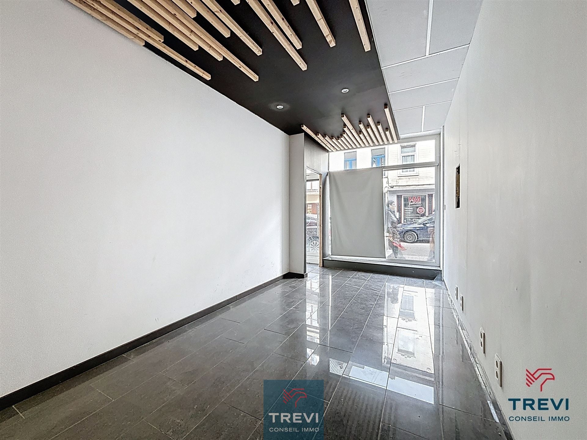 SOUS OPTION Jolie maison de commerce dans le centre ville - photo 5