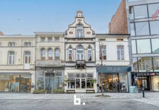 Op de commerciële toplocatie in de bruisende Ooststraat bevindt zich dit ruime handelspand met een totaaloppervlakte van ca. 339 m². Deze...