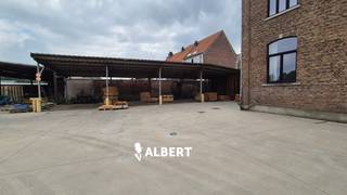 Dit gerenoveerde, charmante kantoorgebouw biedt een moderne en professionele werkomgeving op een strategische locatie, op slechts 7,5 km van...