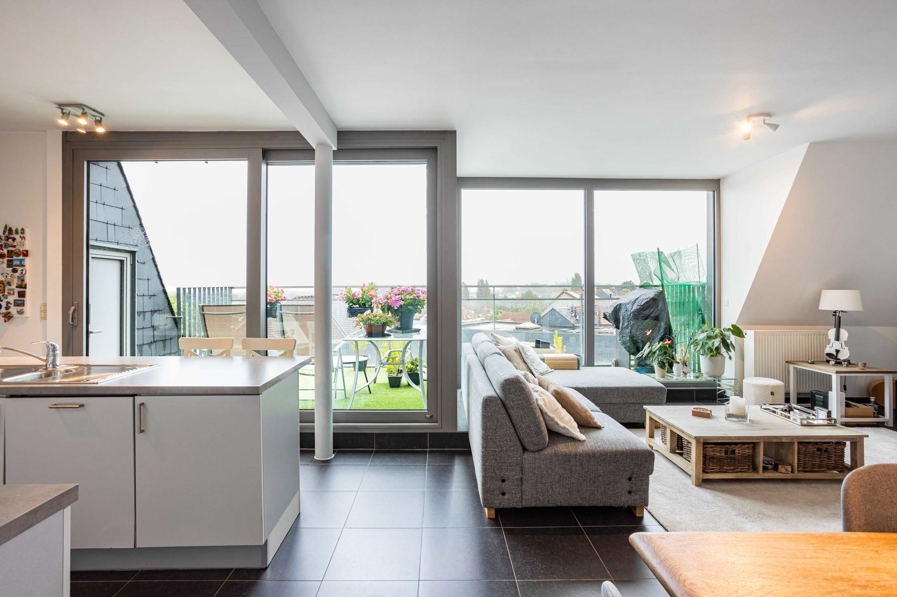 Ruim appartement met 3 kamers en terras in centrum Dilbeek - foto 4