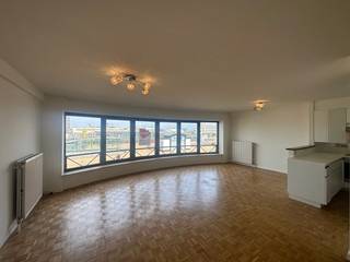 Verzorgd appartement te huur met een uniek havenzicht. Het appartement heeft twee slaapkamers met aansluitend een ruim ingesloten terras...