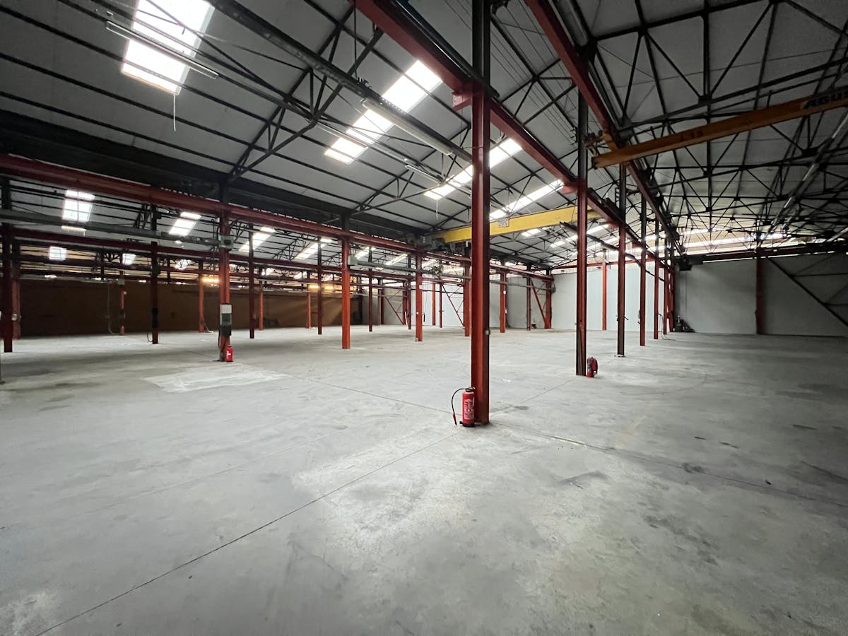 Commercial building (3,750 m²) with a visible location along the R4 in Ghent - photo 5