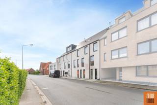 Tijdloze architectuur en strak design met zicht op de rustgevende velden.Residentie Kroonevoorde biedt ruime appartementen in het centrum van...