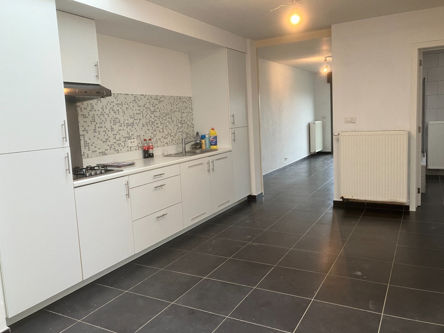 Rijwoning met 2 slaapkamers en achterliggende garage! - foto 5