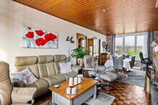 Een zeer verzorgde gesloten bebouwing op een perceel van 204 m², gebouwd in 1976, wacht op zijn nieuwe eigenaar. Deze woning combineert...