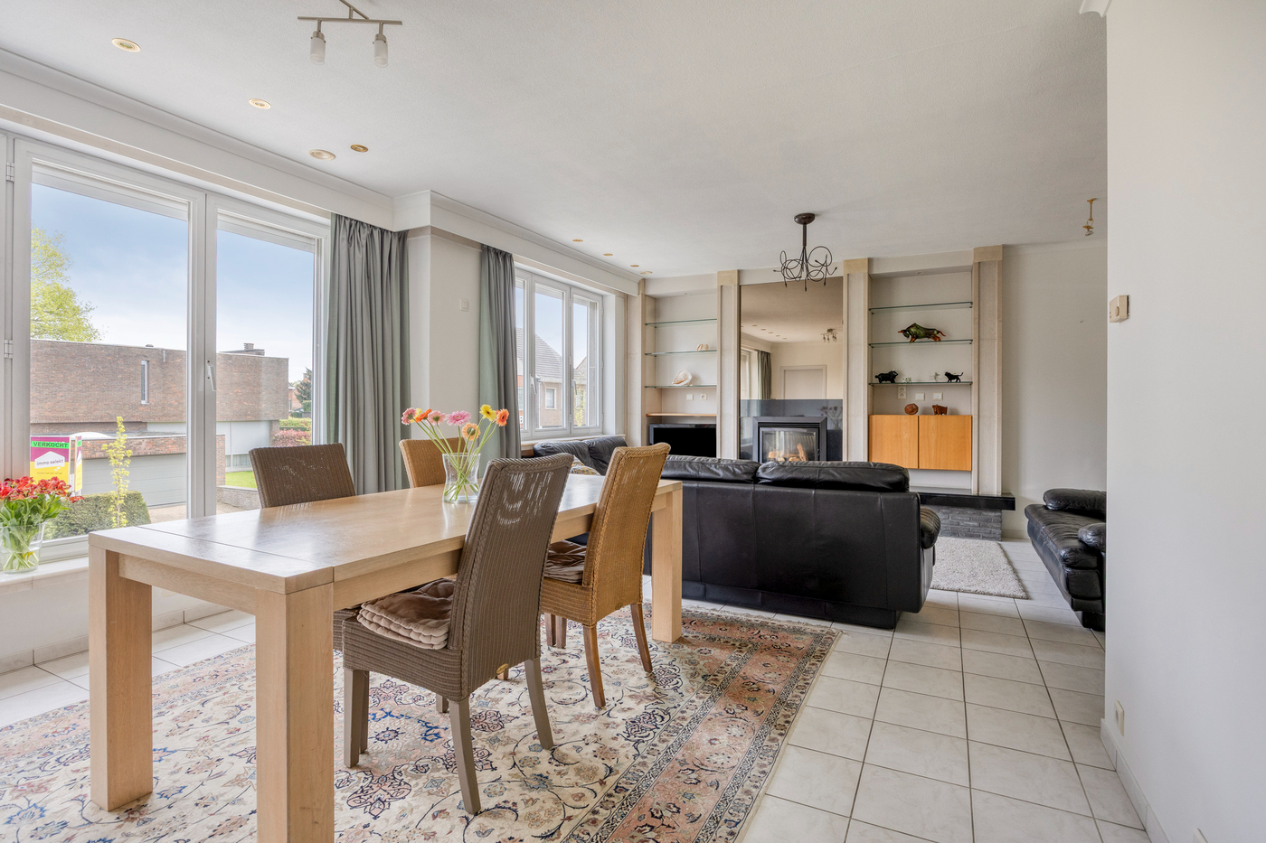 Uitzonderlijk ruim woonhuis (± 340 m²) met vergunning voor opsplitsing naar 2 woonunits - foto 2