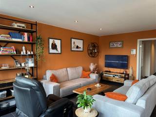 Gezellig appartement gelegen te Dessel Dit appartement beschikt over een gezellige leefruimte met veel natuurlijk licht.De open keuken met praktisch...