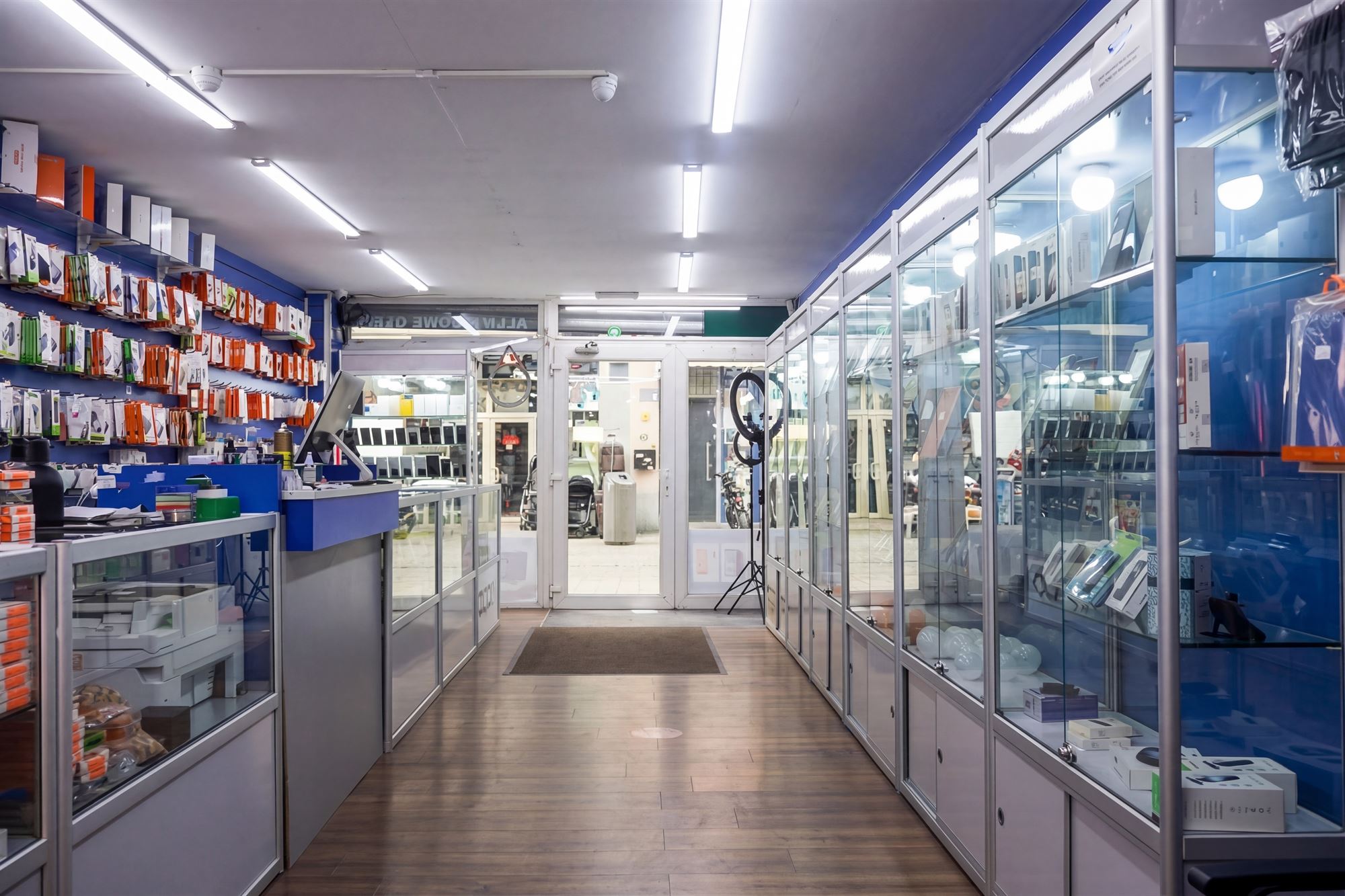 Dubbel commercieelpand in een bruisende winkelstraat - foto 4