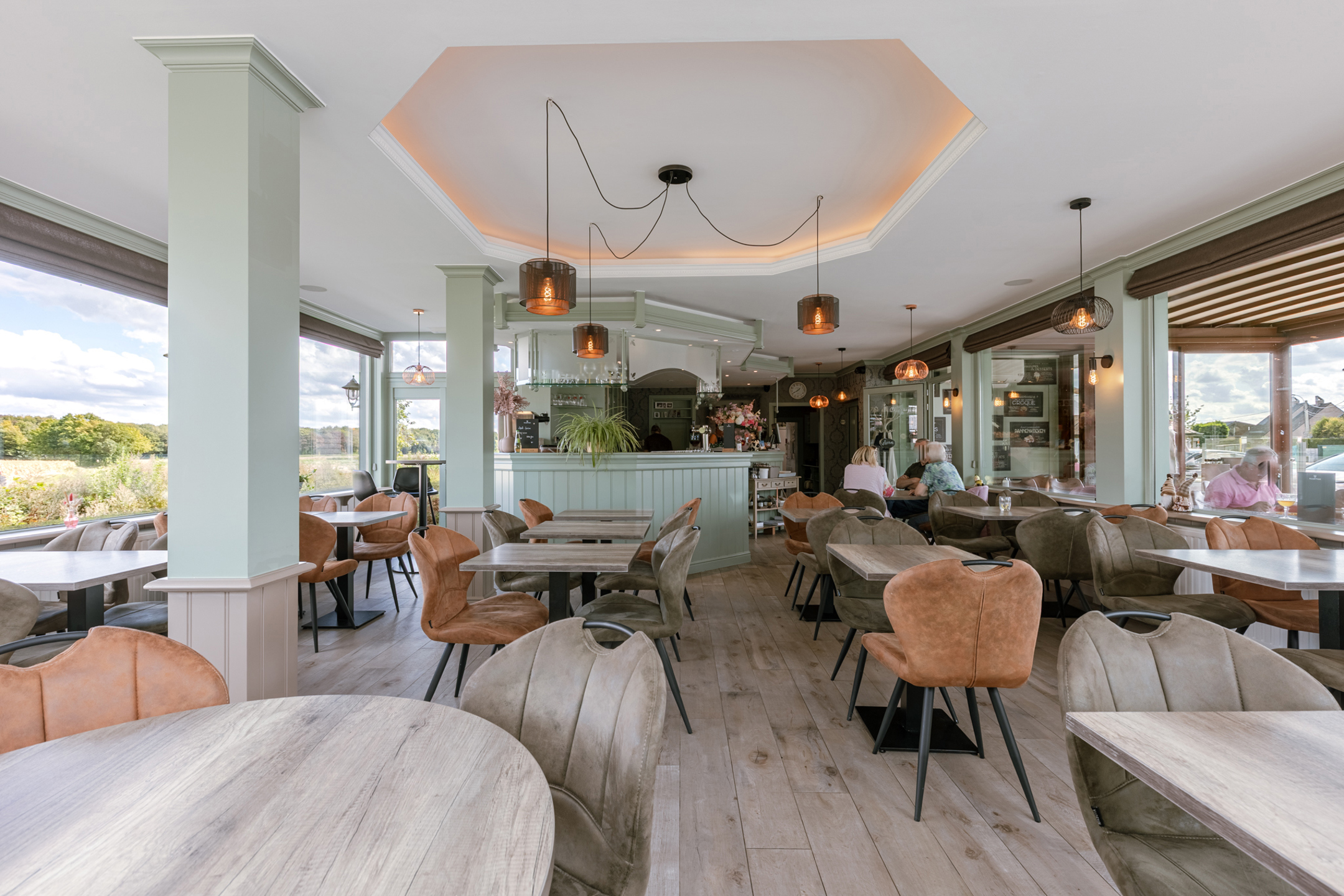 Beschikbare handelszaak met grote parking op top locatie! - foto 4