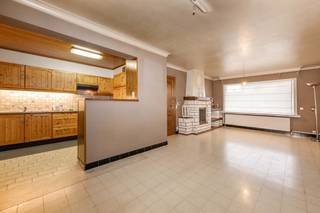 In de rustige wijk "Het Kraaienhof", vindt u deze te renoveren, kloek gebouwde woning terug op een perceel van 442 m² met een bewoonbare...