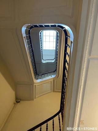 Prachtig, volledig gerenoveerde appartement van 110m2 met groot terras en grote tuin van185 m².Dit appartement is gelegen in een prachtige...