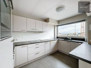 In het centrum van het gezellige Sint-Eloois-Vijve treffen we dit vernieuwd, instapklaar appartement op de derde verdieping.Het omvat; inkom met...