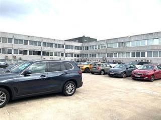 <p><span>Kantoren Maritime House Noorderlaan</span></p><p><span> </span></p><p><span>Makkelijk bereikbaar. Dicht bij de haven.</span></p><p><span> </span></p><p><span>540 m² kantoor beschikbaar aan €125/m²/jaar. </span></p><p><span>Kleinere oppervlaktes huren is mogelijk. </span></p><p><span> </span></p><p><span>Bijkomende maandelijkse kosten: vaste kosten, voorschot op KI</span></p><p><span>15 parkeerplaatsen beschikbaar (€69/maand parking)</span></p><p><span>3 maanden huurwaarborg</span></p><p><span> </span></p><p><span> </span></p><p><span>Voor een bezoek neem contact op via 036466655 of info@sinjoor.be</span></p>