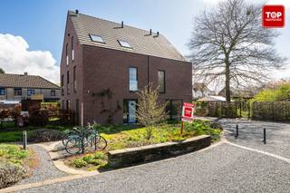 Deze prachtige energiezuinige (BEN) woning vinden we terug in de rustige en doodlopende Pieter Van Vyncktstraat te Wondelgem.Met de wagen ben je op...