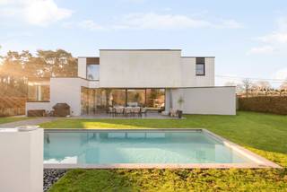 Stijlvol wonen en werken in een energiezuinige droomvillaOntdek deze strakke, moderne villa, een toonbeeld van architecturale perfectie waar luxe en...