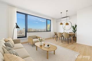 Luxueus gerenoveerd 1-slaapkamer dakappartement met een uniek dakterras ca30m² met een open uitzicht over Antwerpen en de haven van Antwerpen.Het...