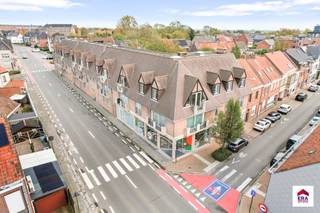 Ruim en instapklaar appartement met groot terras en garage in centrum Tielt!Ligging: Perfecte ligging op wandelafstand van de markt, bakker, slager,...